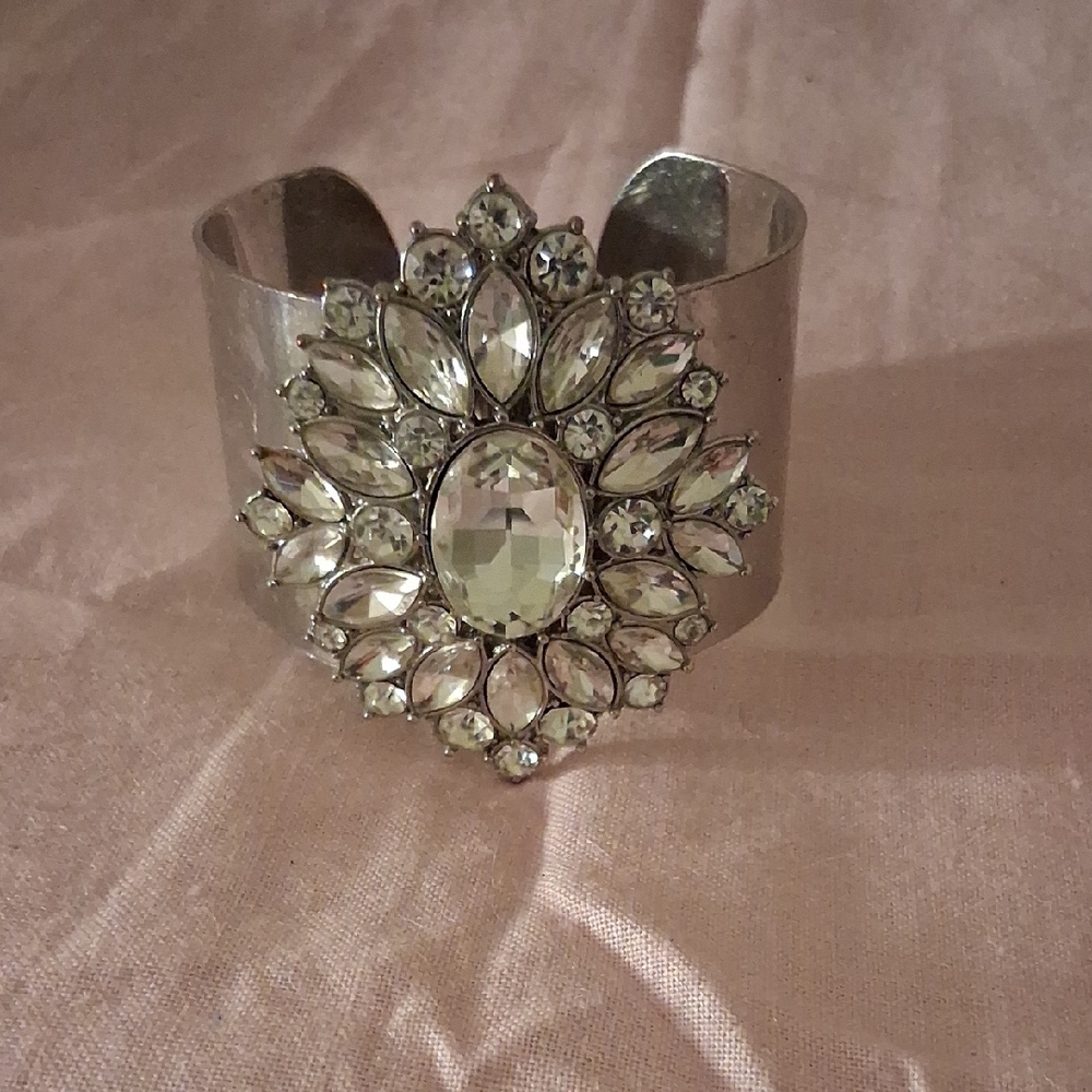 Paparazzi Silver Floral Crystal Bracelet